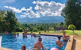 ปาย เซอร์คัส โฮสเทล